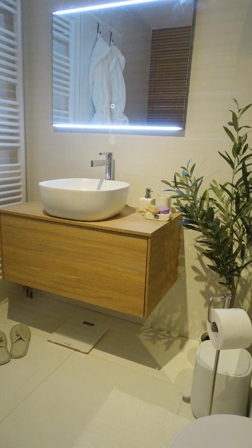Petite Grey Apartment With Free Private Parking Zagreb Ngoại thất bức ảnh